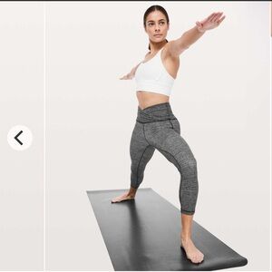Lululemon Still Mind  Crop High Rise 23” in Interlink Ice Grey Black size 12